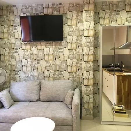 Apartment 66 C *